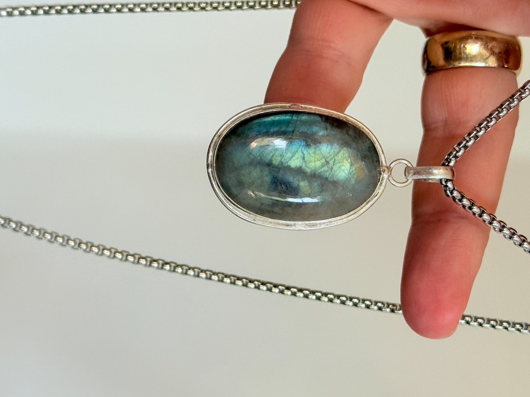 Ketten: Collier vintage avec pendentif pierre Labradorite – Neu und originalverpackt aus Genève von AWWA 3