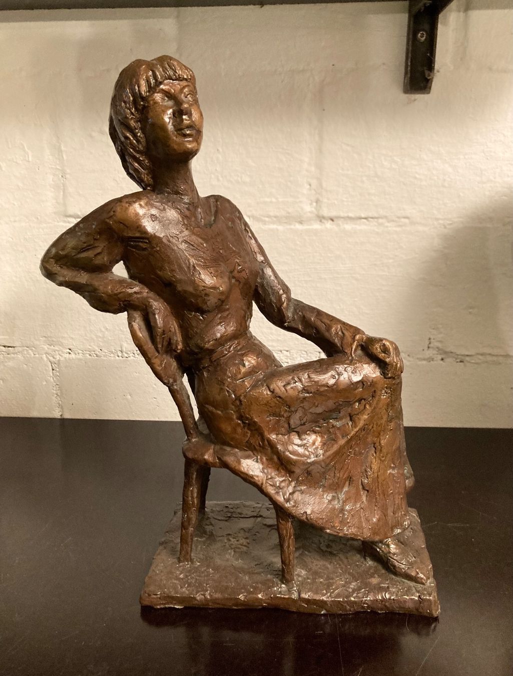 Statuette: Bronzefigur Frau sitzend – Usato da Riniken venduto da begeh-r-bar 1