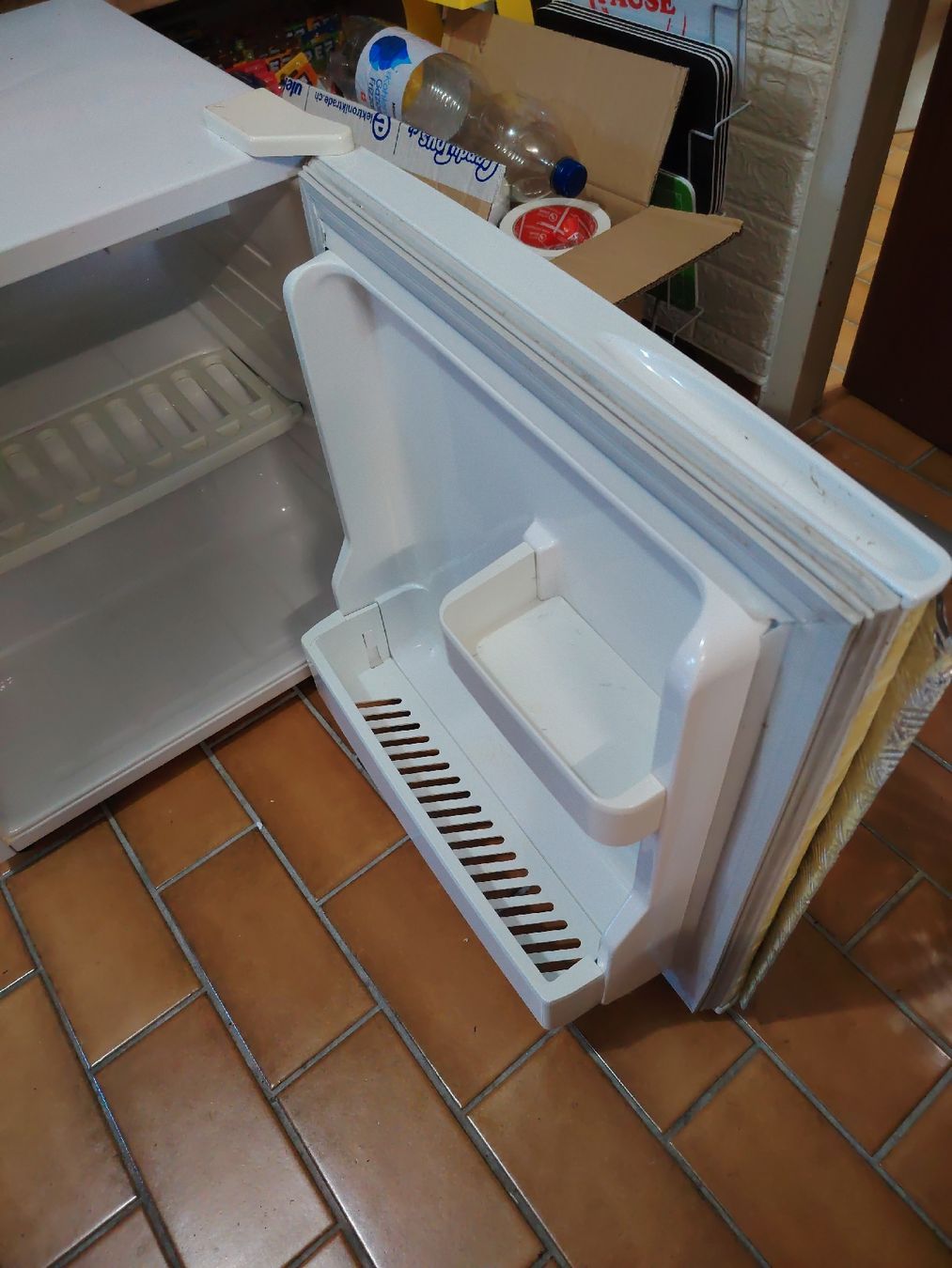 Kühlschrank: Mini Kühlschrank mit Getränkeauswahl – Gebraucht aus Aesch BL von Gebrauchtes_AeschBL 4