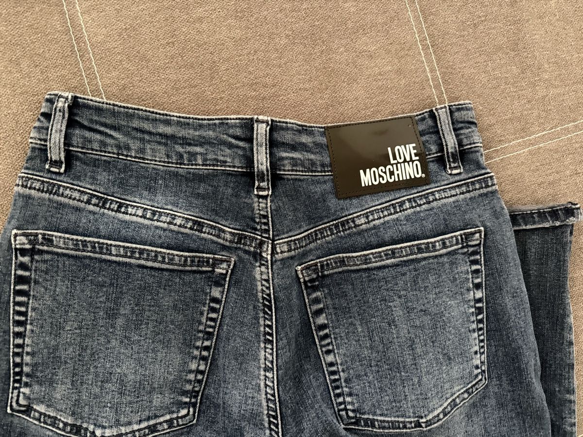 Jeans: Neue Jeans von Moschino Gr.26 – Nuovo e nell'imballaggio originale da Reinach AG venduto da innamac 4
