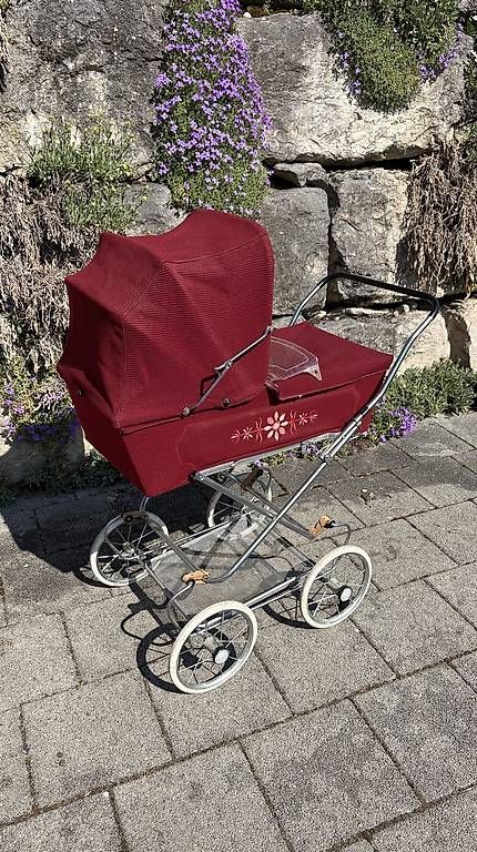 Puppenwagen: Antiker Puppenwagen – Gebraucht aus Ins von cellog 1