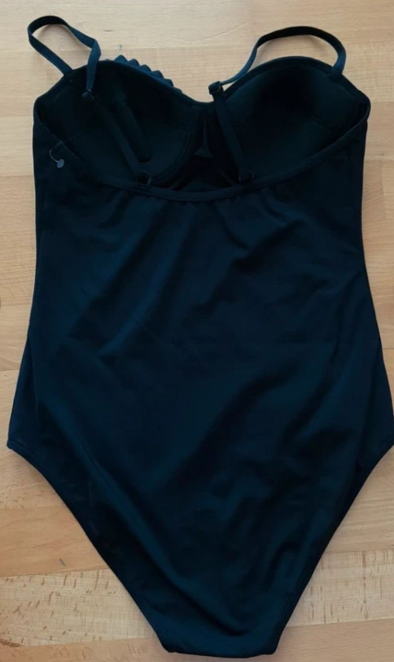 Costumi da bagno & Bikini: Verspielter Badeanzug Gr.38 mit Rüschen – Usato da Romanshorn venduto da Hanibal424 2