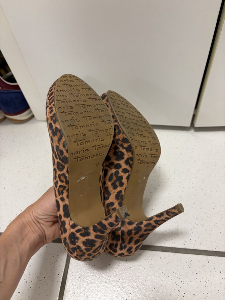 Tamaris Scarpe da donna: Tamaris Pumps Leo-Muster Grösse 38 gebraucht – Usato da Urdorf venduto da worldaround 1