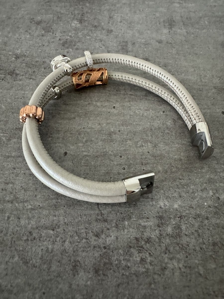 Bracciali & Braccialetti: Armband grau mit Magnetverschluss – Usato da Uznach venduto da Martina191185 2