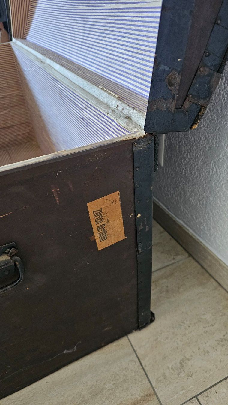 Truhen: Antike Holztruhe – Gebraucht aus Sugiez von Elyriah 3