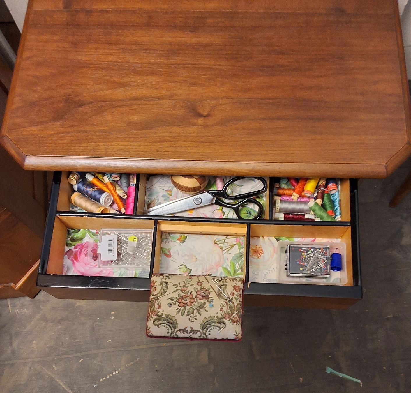 Cassettiere: Nähschränkchen, gefüllt mit Nähmaterial – Nuovo (secondo la descrizione) da zofingen venduto da Blume14 4