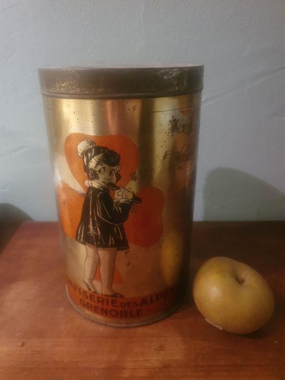 Ancienne et très jolie boîte tôle lithographiée SUPER PRALINES JACQUES