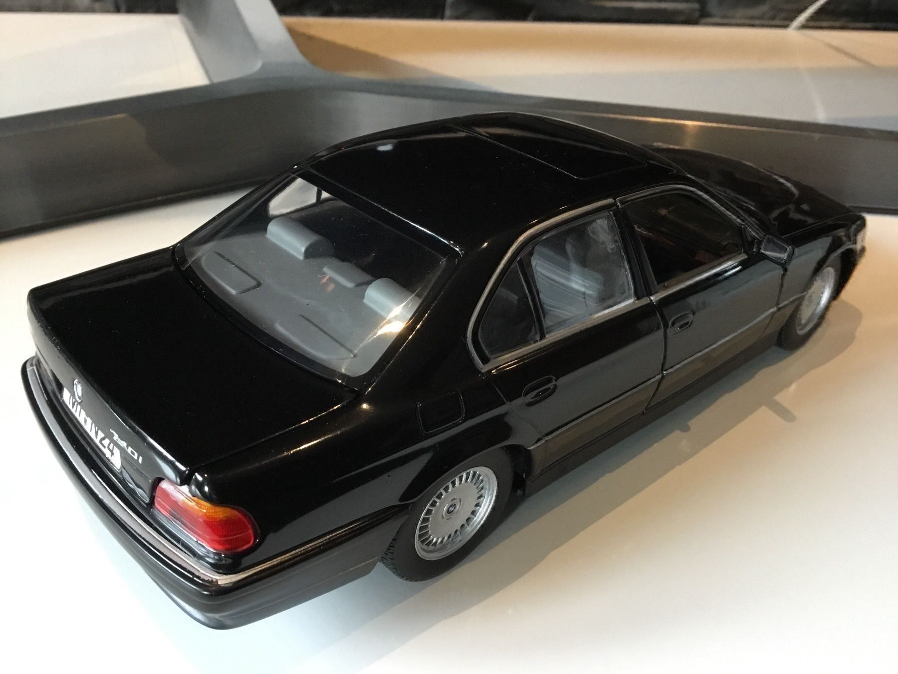 BMW Modellini d'auto: BMW 740 i im Massstab 1:24 – Nuovo e nell'imballaggio originale da Erlenbach im Simmental venduto da Model_box 6