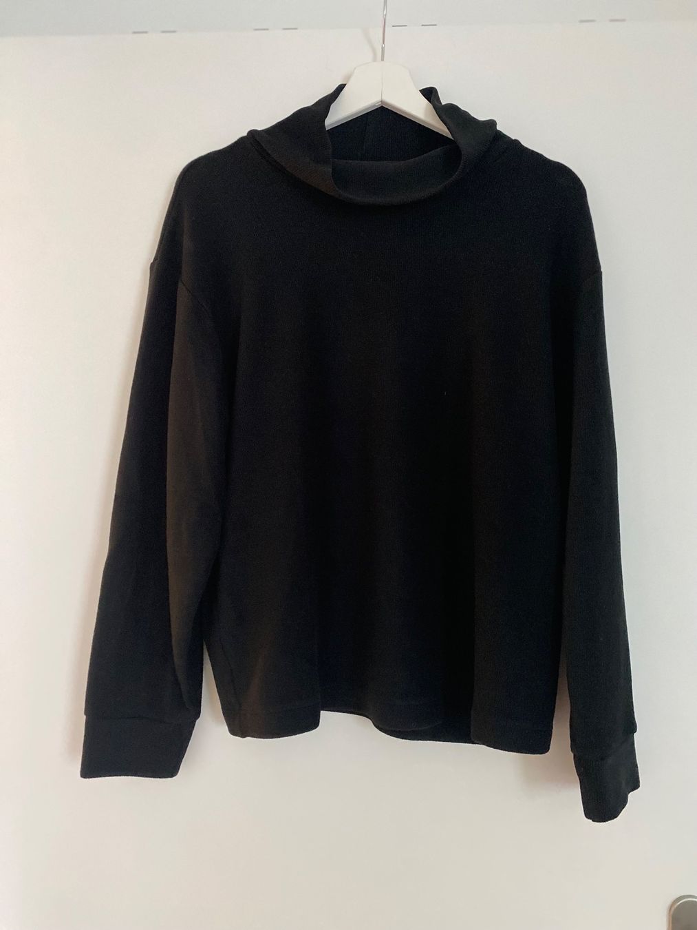 Uniqlo Maglioni & Felpe: Schwarzer Rollkragenpullover von Uniqlo, Grösse S, Top! – Nuovo (secondo la descrizione) da Kloten venduto da swarovski16