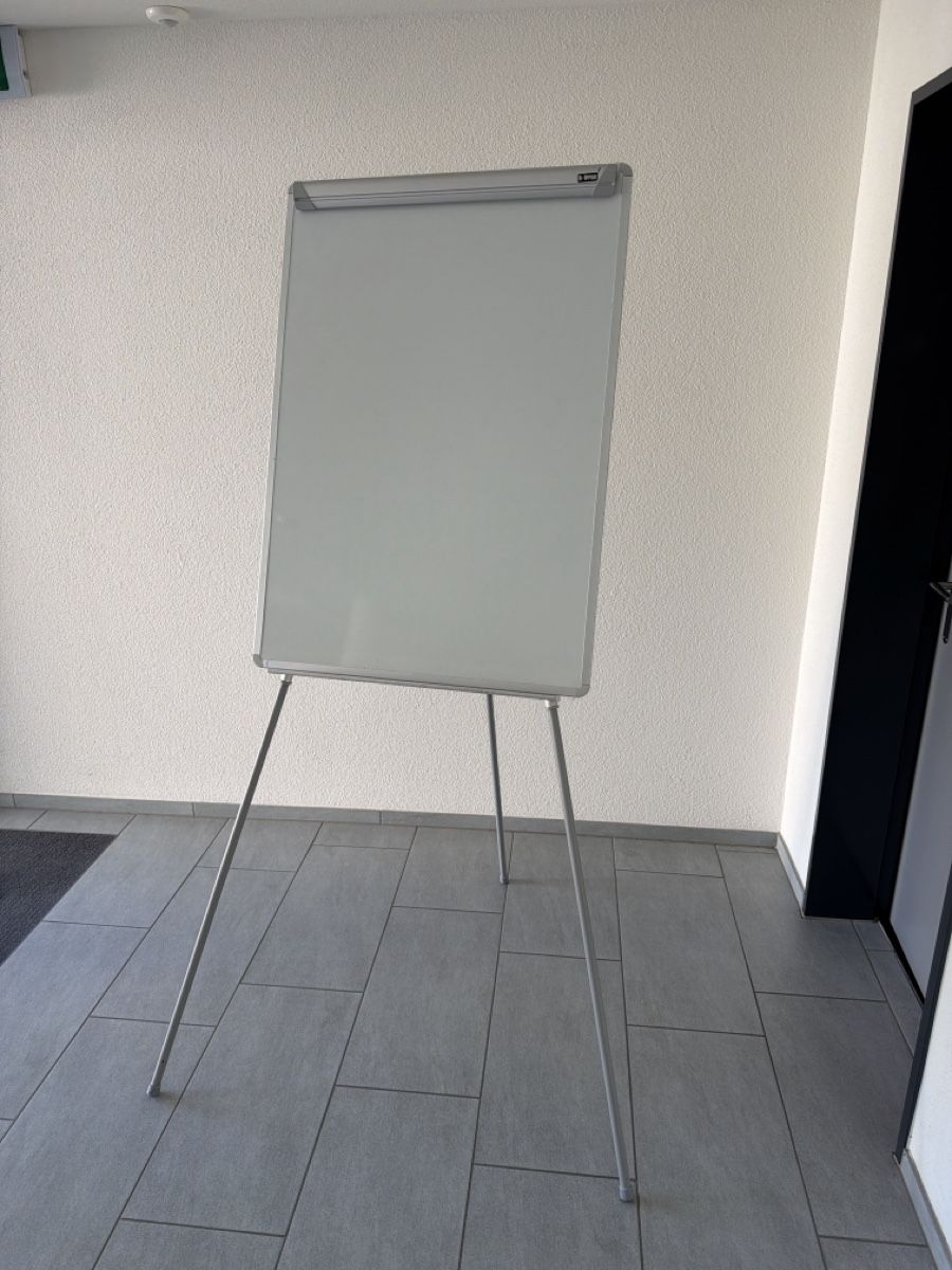Lavagne: Flipchart mobiler Metallrahmen mit Stativ gebraucht – Usato da Wilen b. Wollerau venduto da mxcruiser