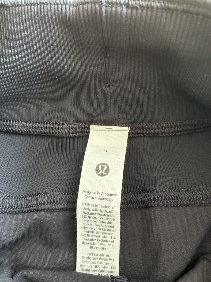 Lululemon Pantaloni: Lululemon Shorts Grösse 4 – Nuovo (secondo la descrizione) da Alpthal venduto da Jaeger88 1