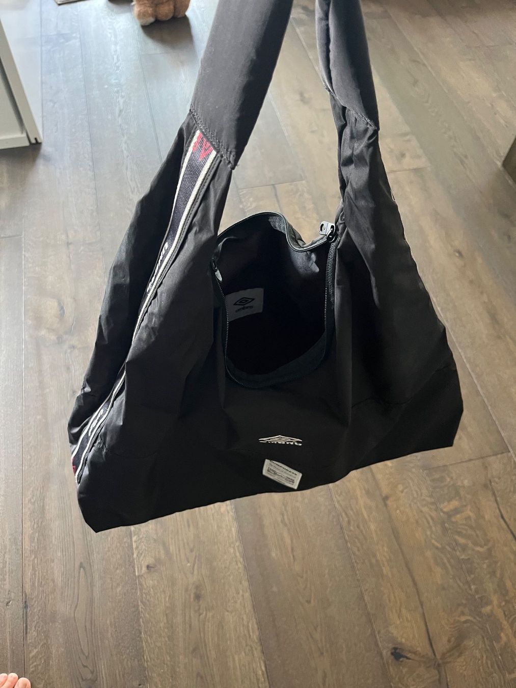 Taschen: Umbro Nylon Schultertasche schwarz - Unisex – Neu (gemäss Beschreibung) aus Birrwil von Bruce1968 2