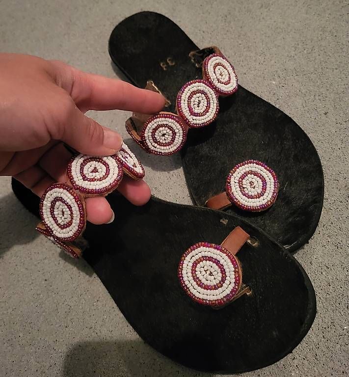 Scarpe da donna: Neue und wunderschöne Leder Schlarpen – Usato da Kehrsiten venduto da Mchopard