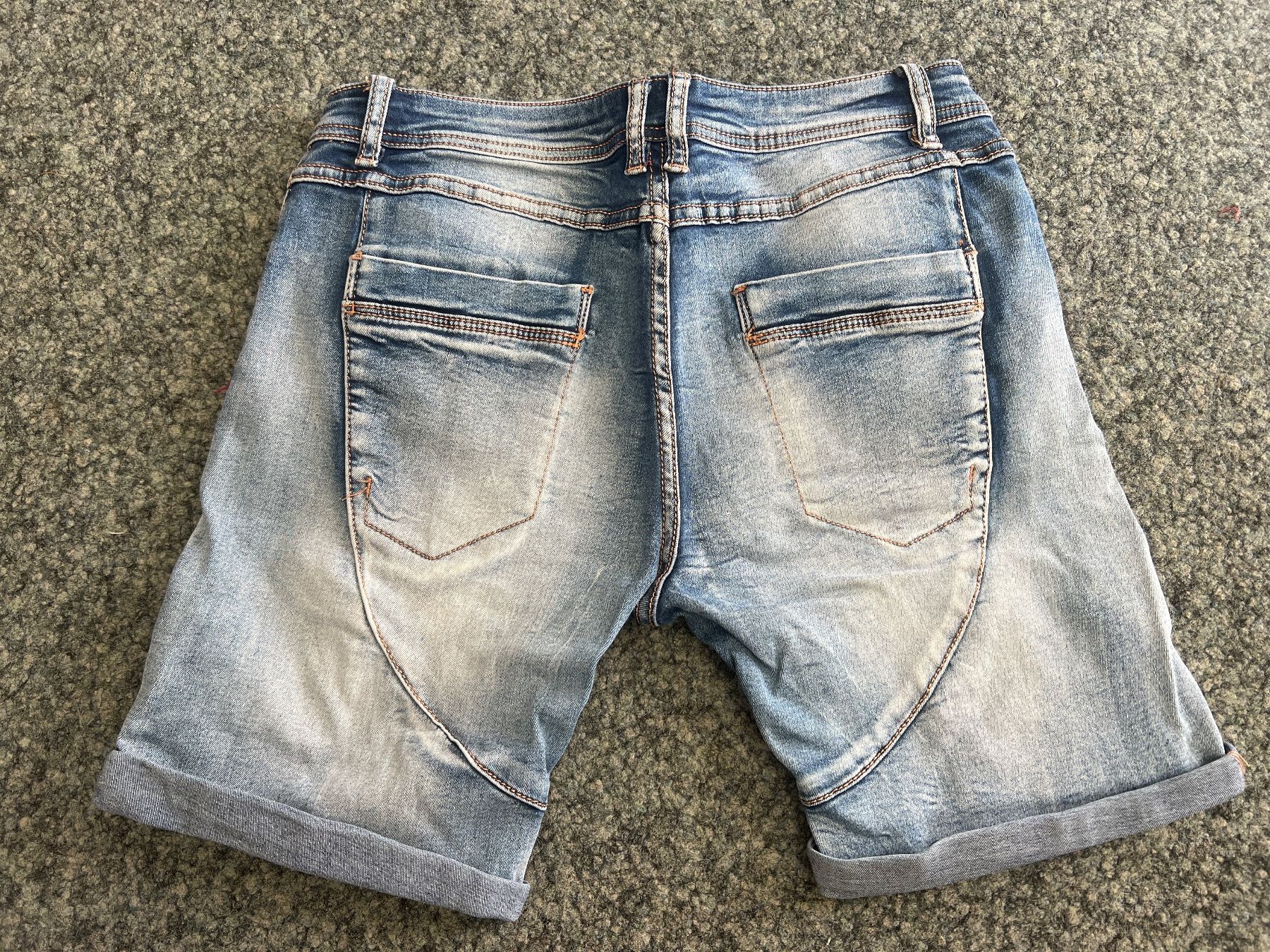 Jeans: Coole Kurze Jeans Hose Gr L – Usato da Oberglatt ZH venduto da ble_75jw 2