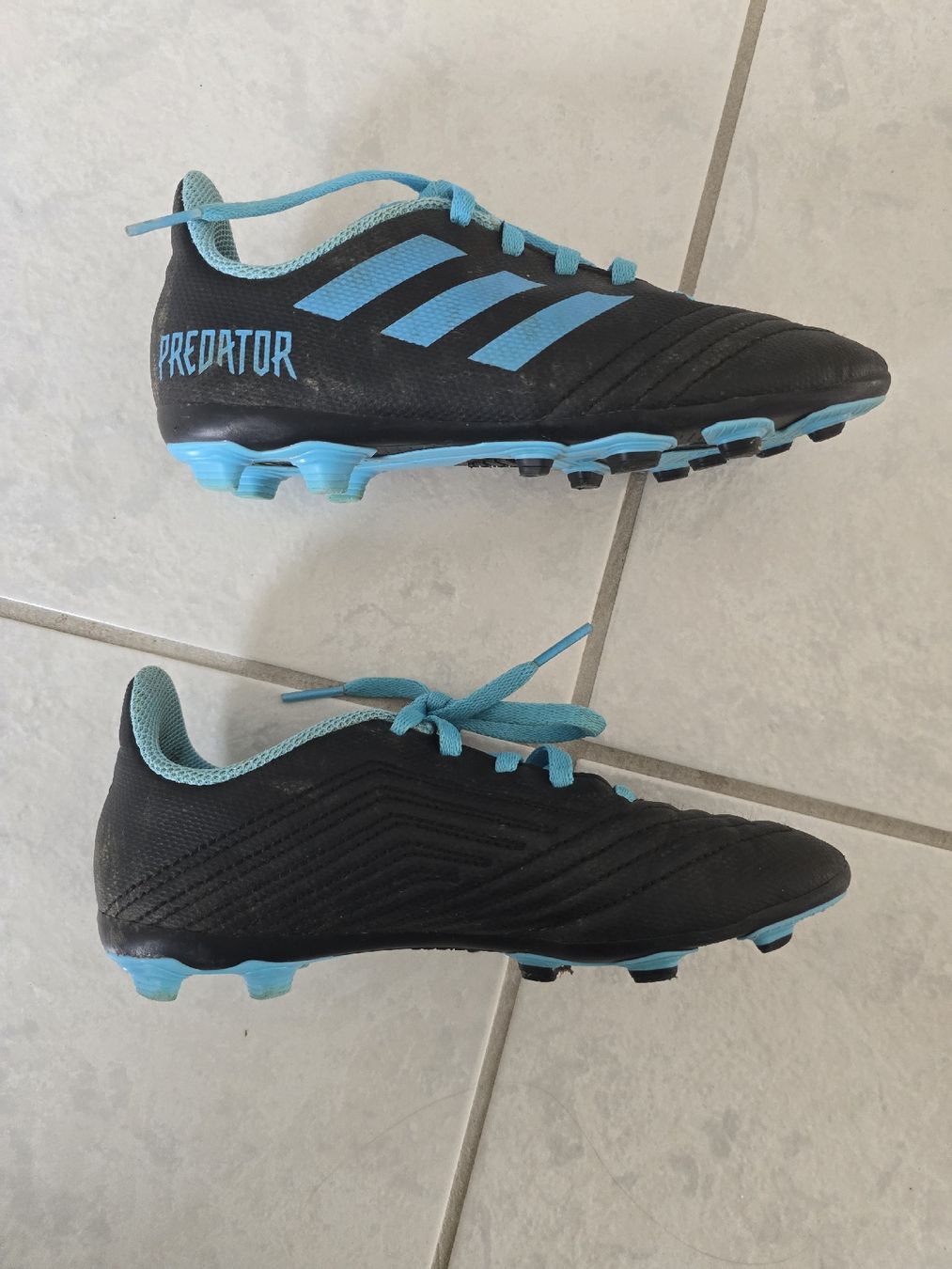Adidas Chaussures garçon: Fussballschuhe Gr 32 – D'occasion à Lostorf par Venice16 2