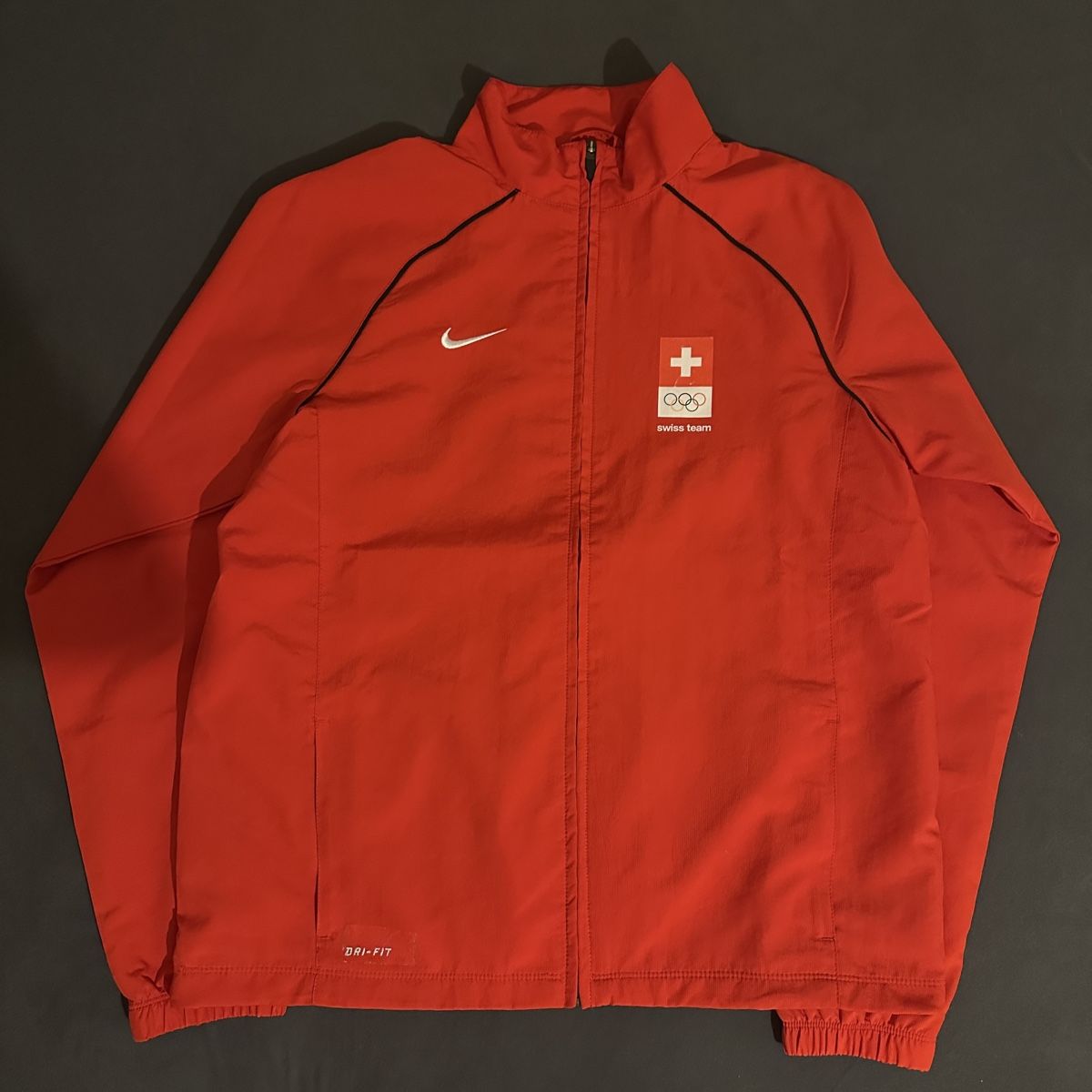 Nike Jacken: Nike Swiss Olympic Team Jacket – Neu (gemäss Beschreibung) aus Uster von Jasonderulo