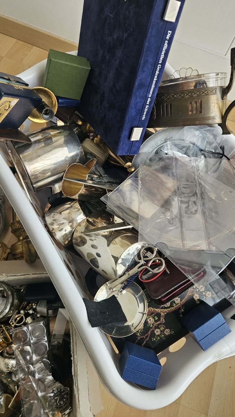 Toutes les décorations: Lot Verschiedene Flohmarkt Sache – D'occasion à Rickenbach b. Wil par nic_8ljr 8