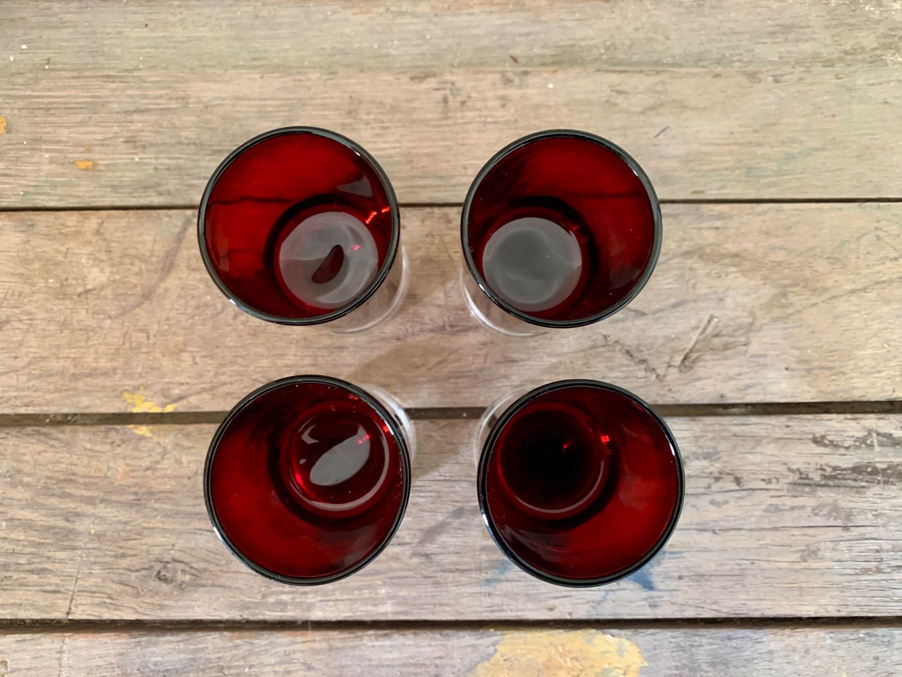 Gläser: 4 rote Vintage Schnaps- oder Likörgläser aus Frankreich – Gebraucht aus Zürich von Les_Zurichois 3