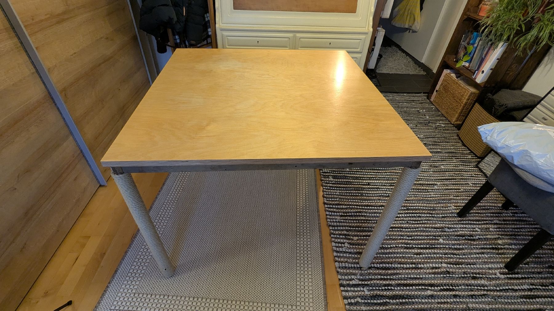 Tables: Tisch zu Verkaufen – D'occasion à Engelburg par flyagarics