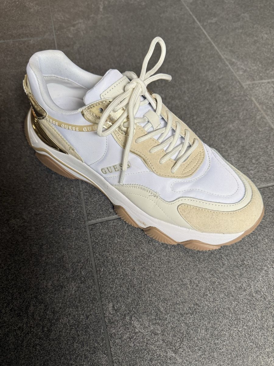Guess Scarpe da uomo: 2 VERSCHIEDENE Guess Sneaker Gr. 41 – Usato da Belp venduto da mitkul 2