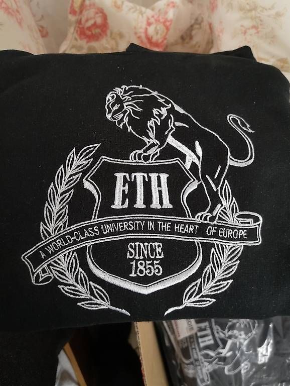 Maglioni & Felpe: Merchandise UZH/ETH Hoodie / Pullover / Jacke – Nuovo e nell'imballaggio originale da Schwerzenbach venduto da toretti 2