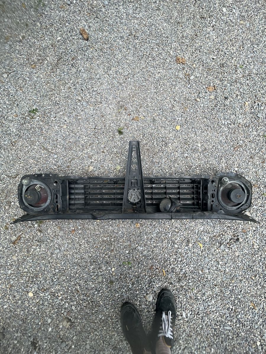 VW Alle Autoersatzteile: Kühlergrill mit Scheinwerfern VW Golf 2 GL – Gebraucht aus Dürnten von luc_qsb2 1