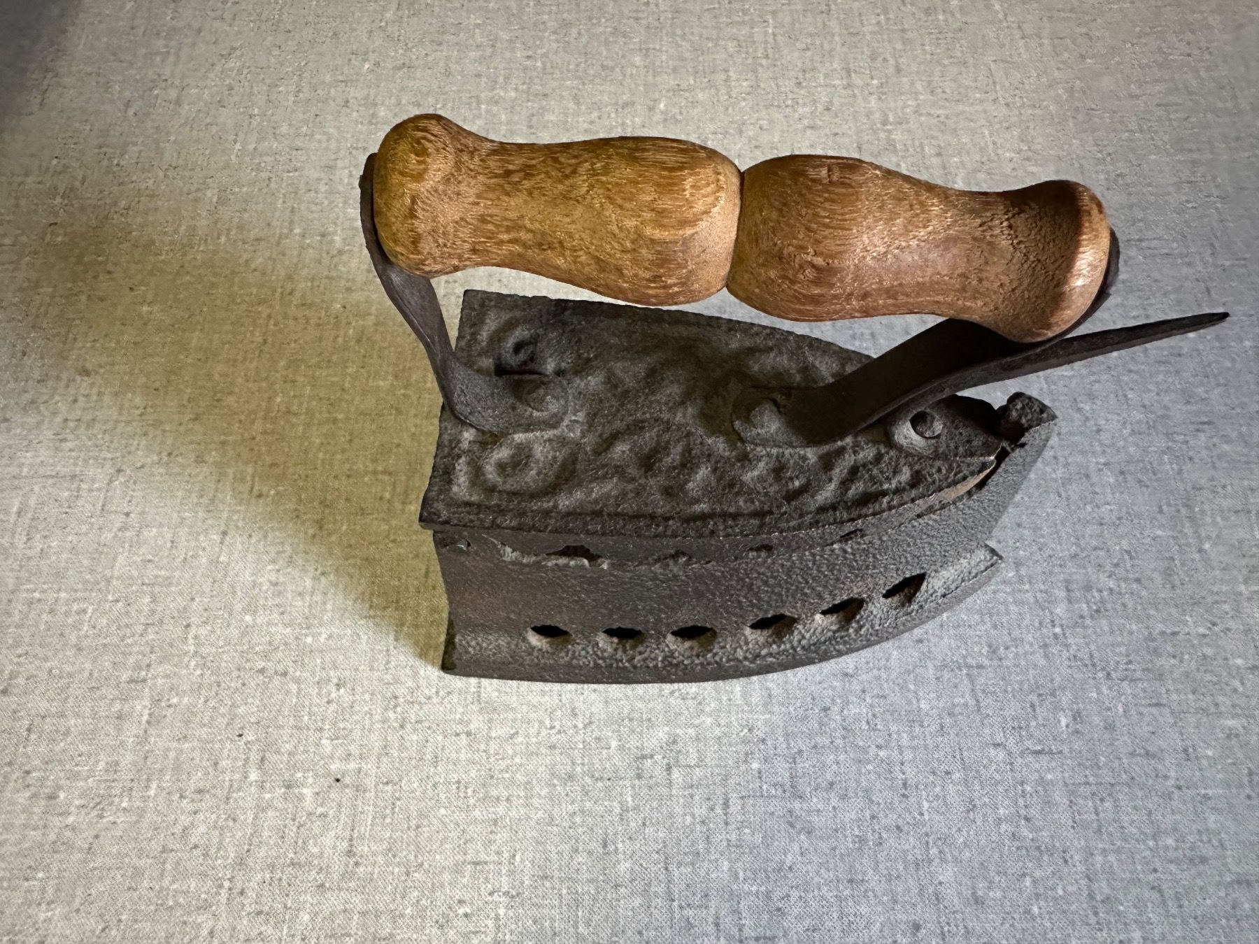 Bügeleisen: Antikes Bügeleisen – Gebraucht aus Münsingen von Sternsaphir64 1
