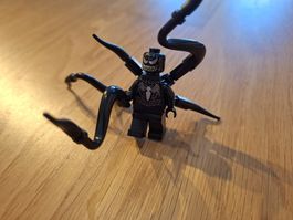 Lego Marvel Venom Minifigur mit Tentakeln 