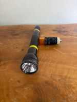 Maglite Taschenlampe (Batteriebetrieben) mit 12V Autoadapter