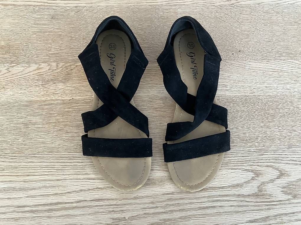 Chaussures femmes: Chaussures ouvertes noires  – D'occasion à Vandoeuvres par ann_lq5h