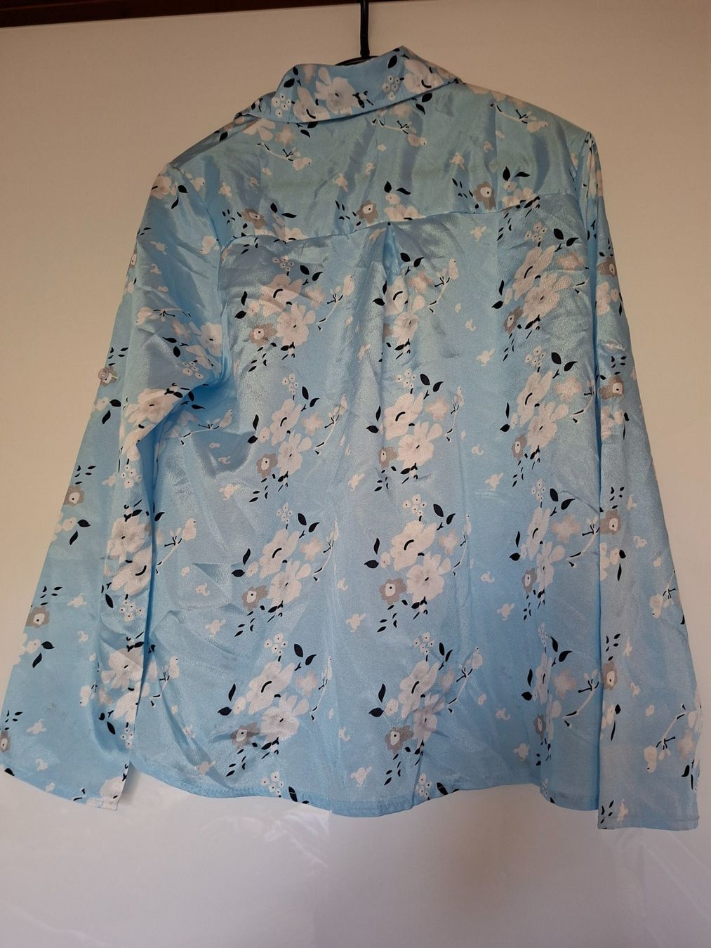 Chemisiers: Bluse Damen hellblau geblümt Grösse L – Neuf (Voir description) à Erlinsbach par pfunky 1