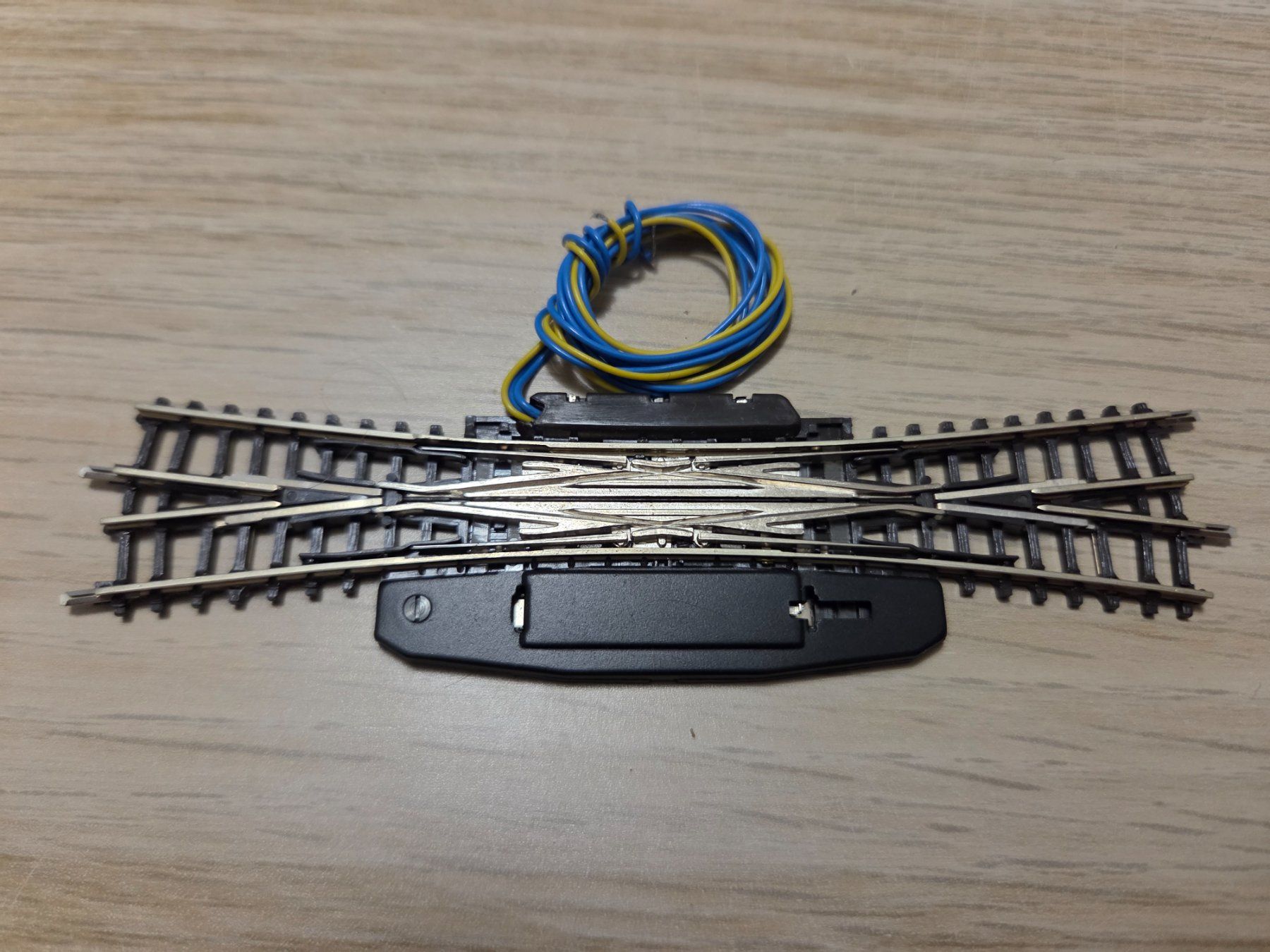 Märklin Modellini di ferrovie: Märklin 8560 Kreuzungsweiche Z – Usato da St-Aubin-Sauges venduto da Lo_Go 1