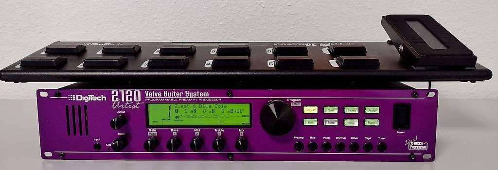 Musikinstrumente: Digitech 2120 Artist + Foot Controller + Case – Gebraucht aus Basel von x-hobby