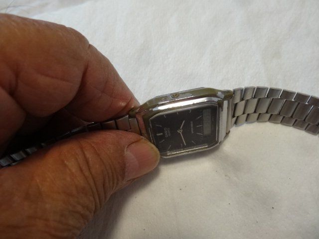 Casio Orologi: CASIO DIGITAL  HERREN  UHR.QUARTZ.-LÄÜFT-28X30MM – Usato da zürich venduto da ahmad01 6