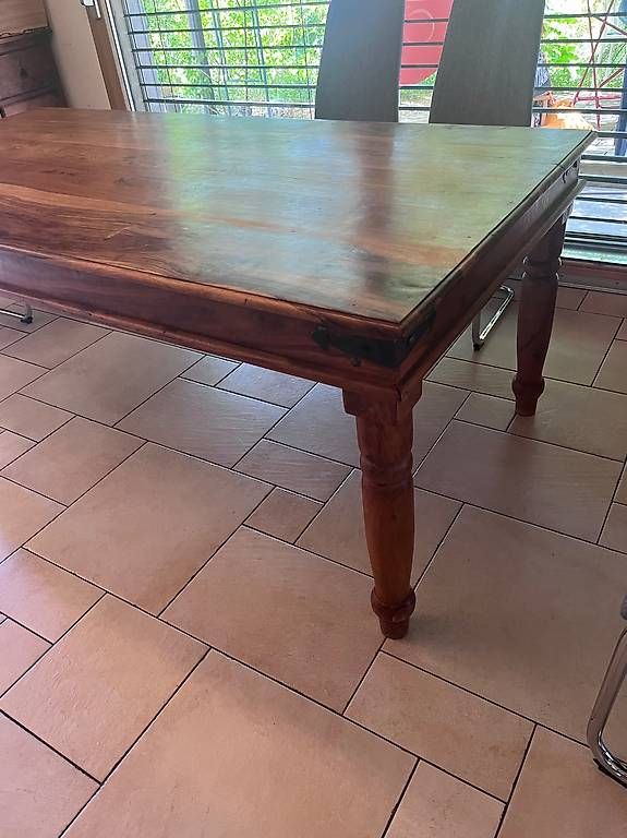 Tables: Table 100 x 200 en bois massif – D'occasion à Vicques par fafleur