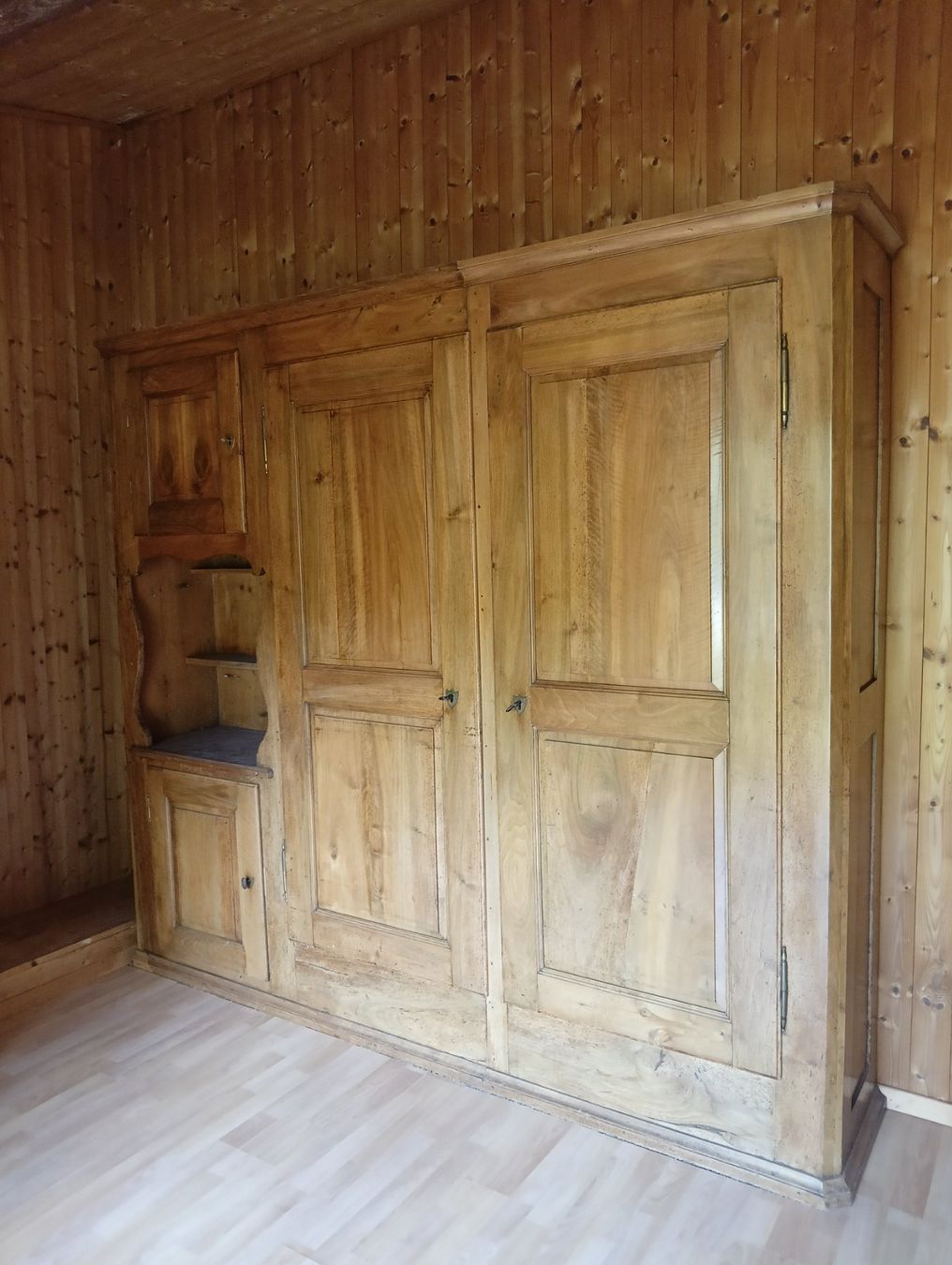 Armadi: Original Biedermeier Schrank - restauriert – Usato da Lumino venduto da Happy4Happy
