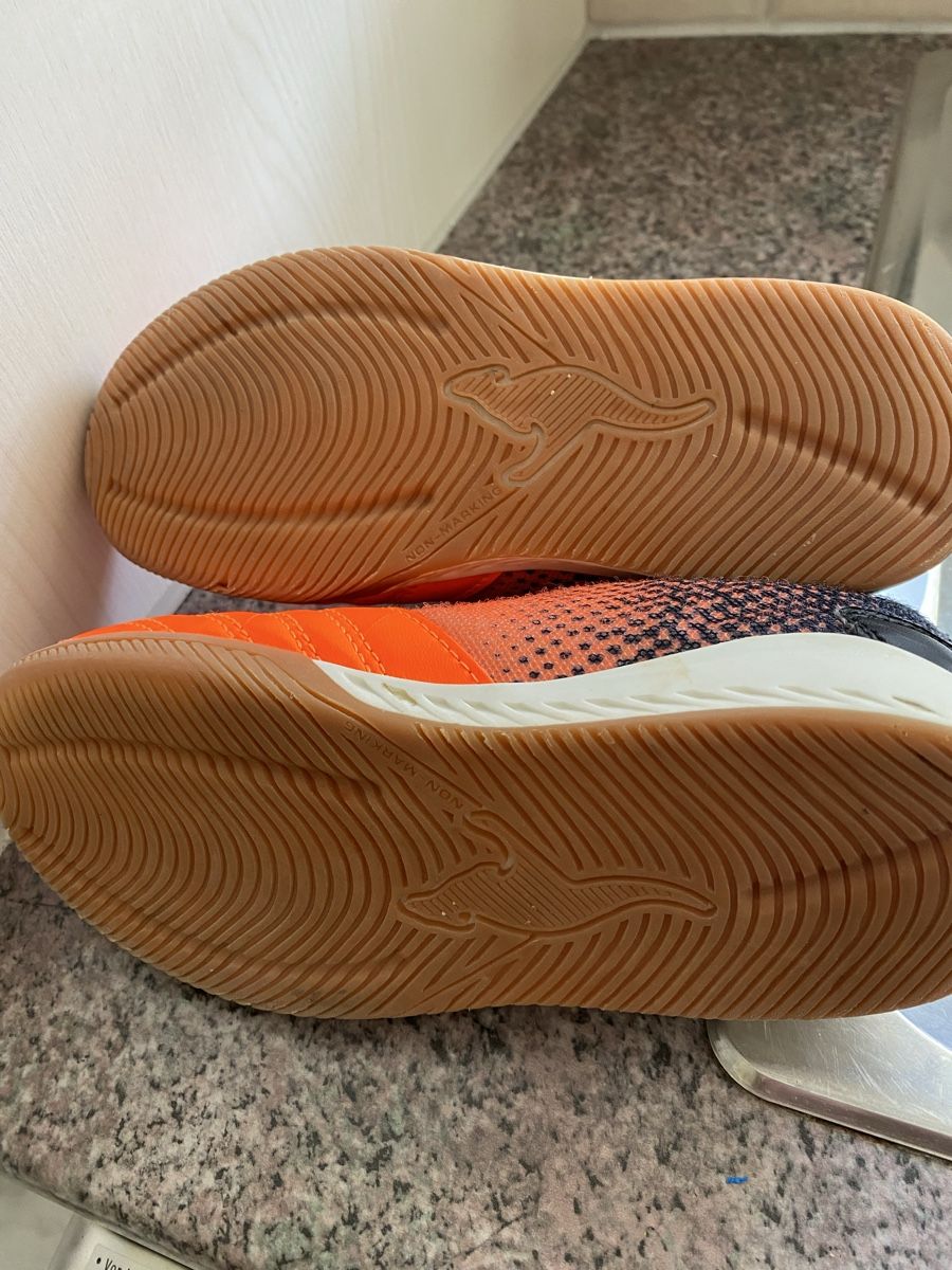 Schuhe für Jungen: Hallenschuhe KangaRoos 30 – Neu (gemäss Beschreibung) aus Roggwil TG von Strick-Fee 2
