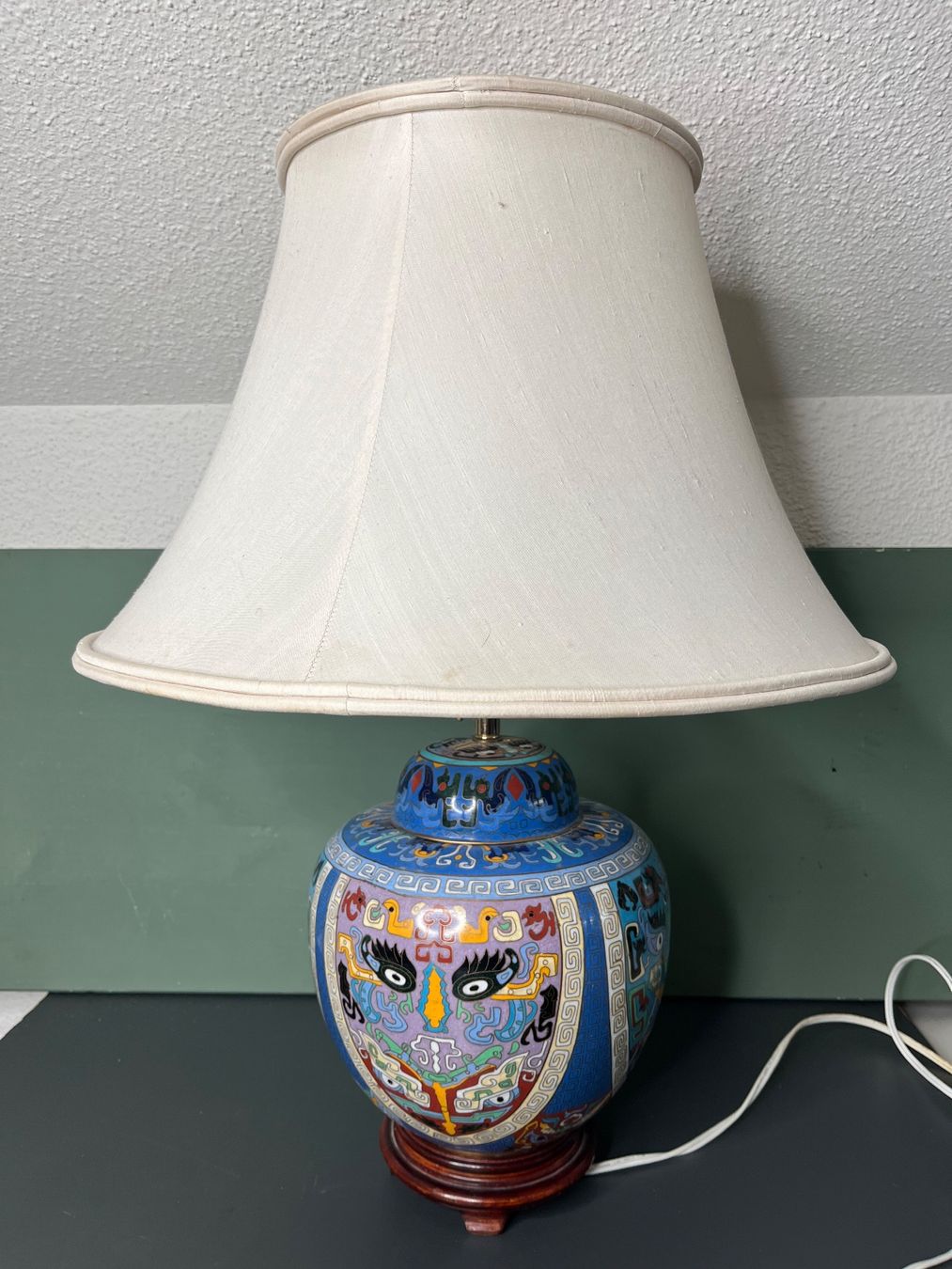 Lampade: Dekorative Tischlampe mit bemalter Keramikbasis – Usato da Otelfingen venduto da Yossi-68