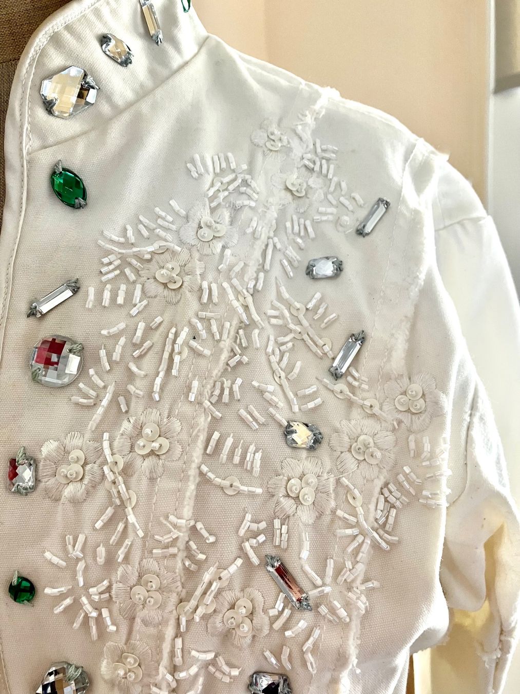 Jacken: Mit Strass-Steinen Handbestickte edle Jacke, 100% Baumwolle – Gebraucht aus Schaffhausen von NinaRicardo 1