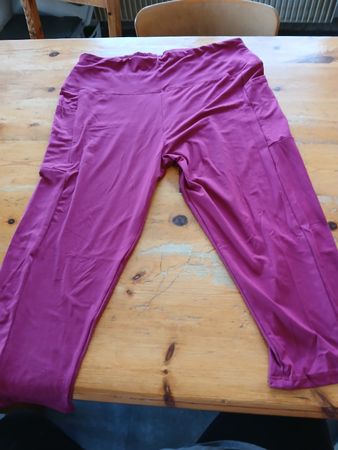 1 pantalon court.Neuf.Taille 1 xl