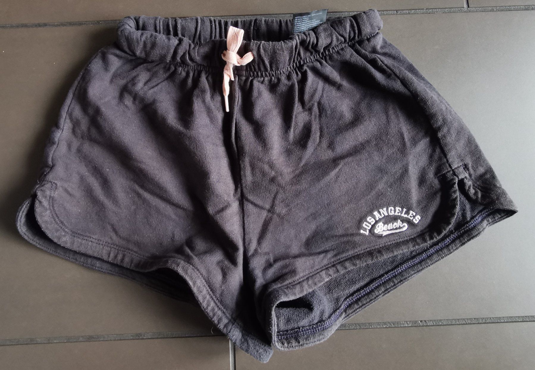 H&M Pantaloni: schwarze Shorts H&M, Grösse 146/152 – Usato da Jona venduto da Loki40