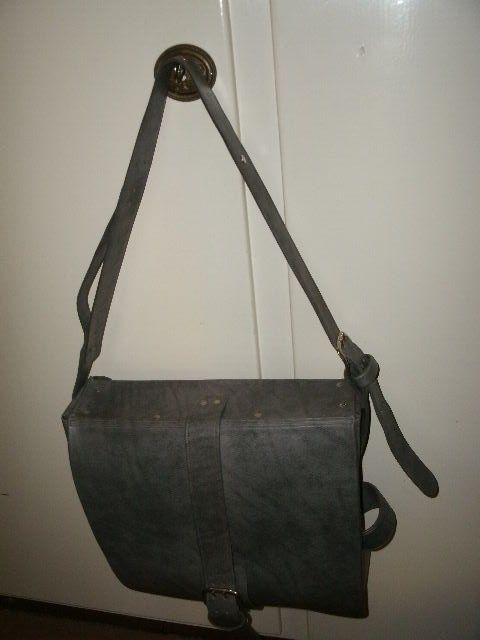 Taschen: Schultertasche Herren graues Leder – Gebraucht aus Zürich von Tivoli2