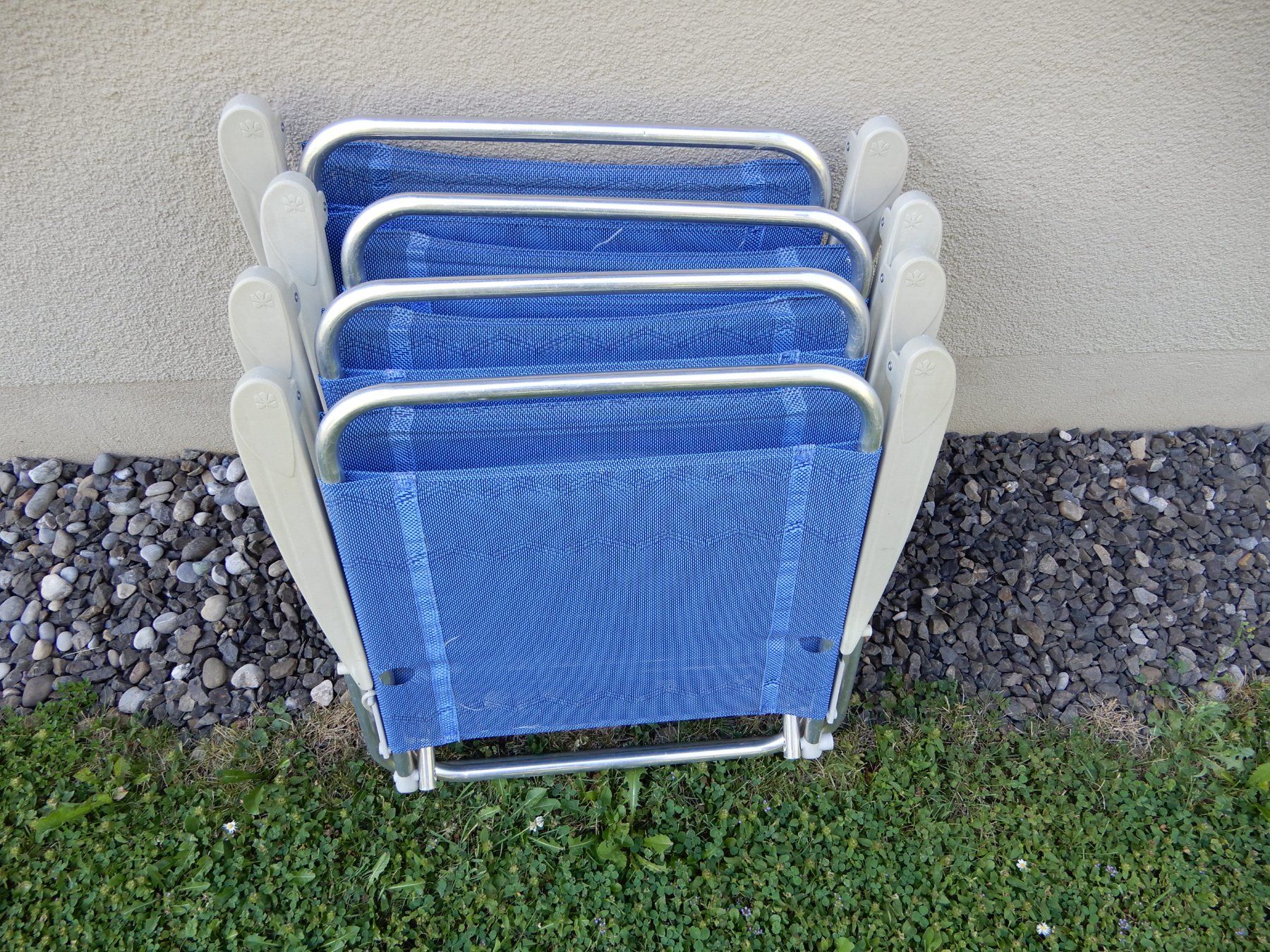 Chaises: Campingstühle mit Tisch – D'occasion à St. Gallen par Dachs330 3
