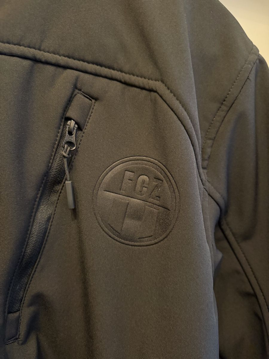 FCZ Giacche: FCZ Softshell Jacke  – Nuovo (secondo la descrizione) da Wetzikon ZH venduto da Alioc66 1