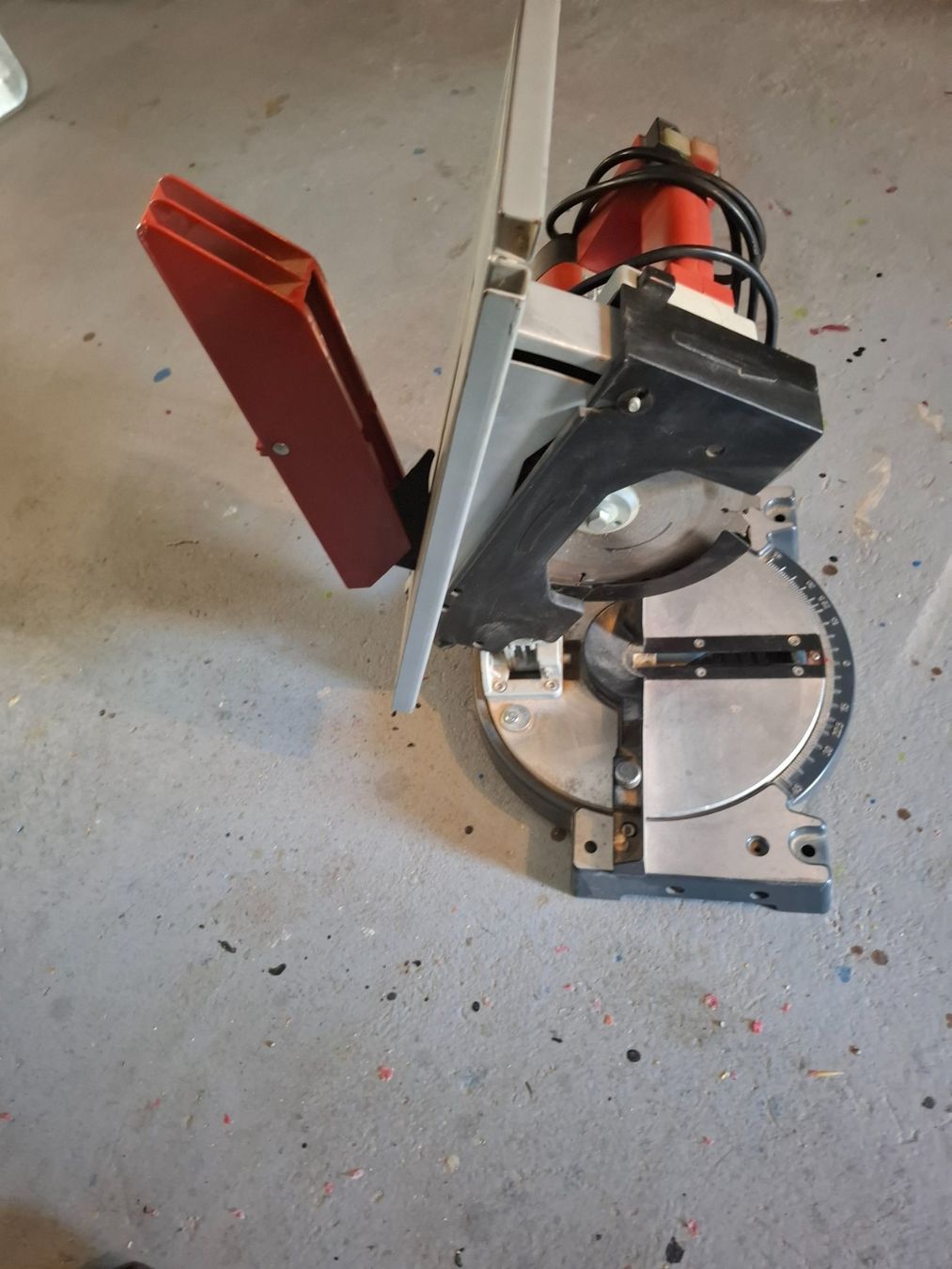 Sägen: Kappsäge Gehrungssäge MATRIX 1200-210 funktionstüchtig – Gebraucht aus Hunzenschwil von Fluz 1