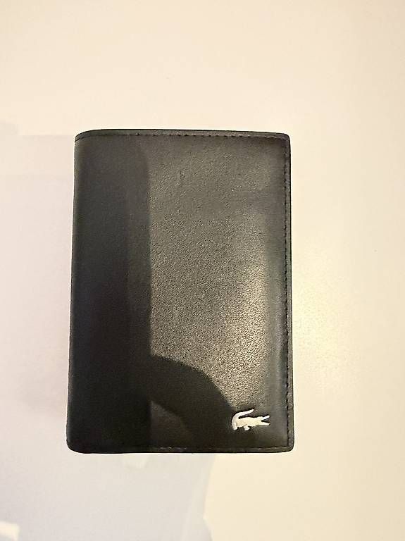 Portafogli: Porte-monnaie Lacoste – Usato da Auvernier venduto da voi_kqz6