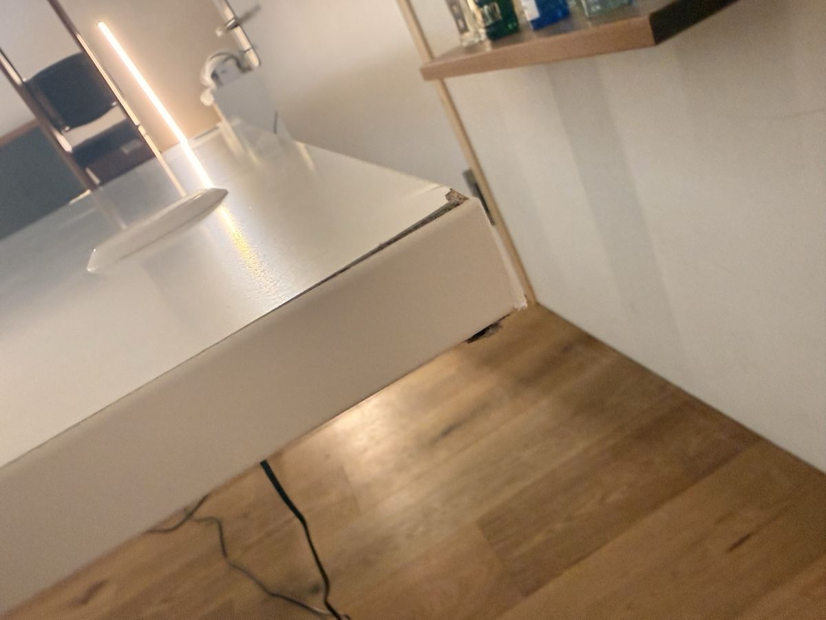 Scrivanie: Pult elektrisch höhenverstellbar – Usato da Brüttisellen venduto da LimeSt 2