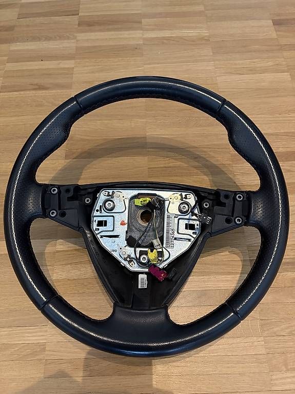 Tutti pezzi di ricambio auto: Saab 9-3, original Leder Lenkrad – Usato da Dietikon venduto da BossBoss11