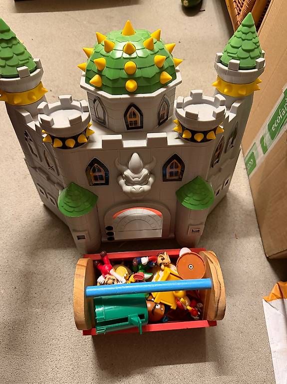 Nintendo Giocattoli: Super Mario Burg mit Figuren gebraucht – Usato da Egg b. Zürich venduto da Zeusz