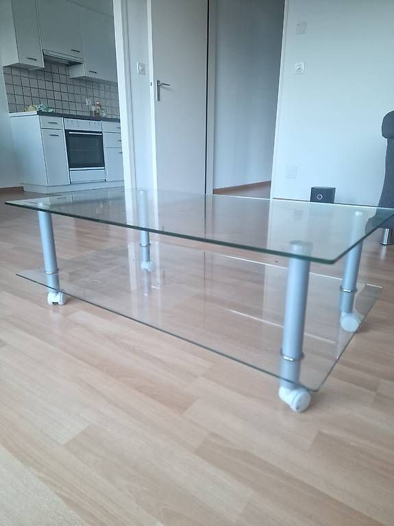 Tables: Couchtisch Glas auf Rollen – D'occasion à Sissach par robin_united 1